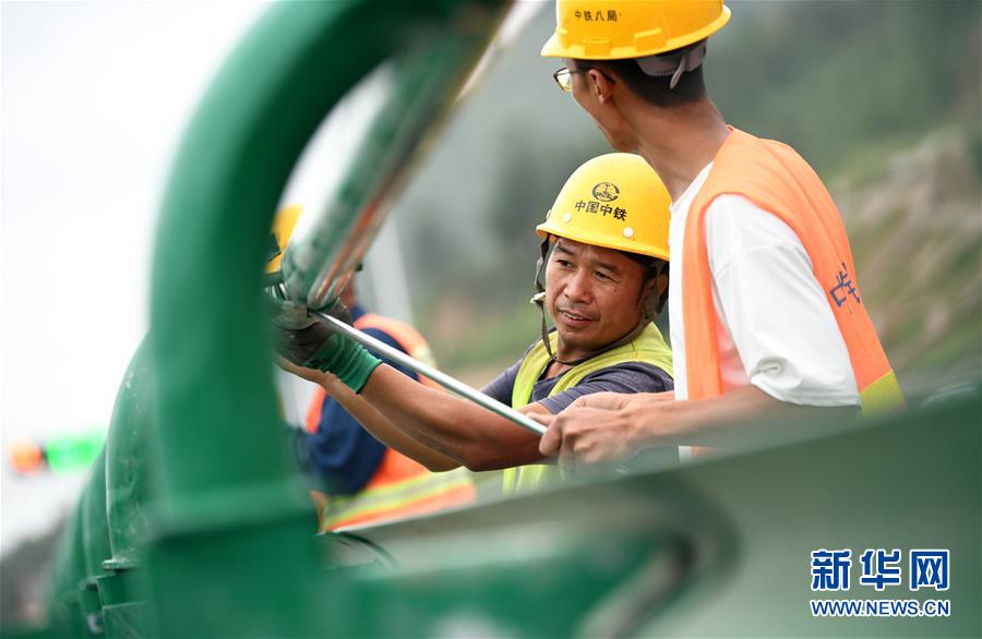 (聚焦復工復產)(3)陜西:清子高速公路建設有序推進