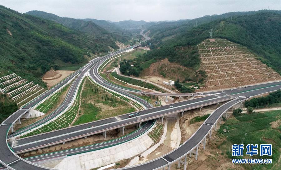 (聚焦復工復產)(6)陜西:清子高速公路建設有序推進
