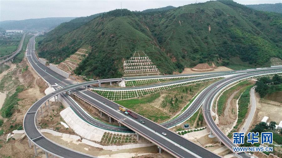 (聚焦復工復產)(1)陜西:清子高速公路建設有序推進