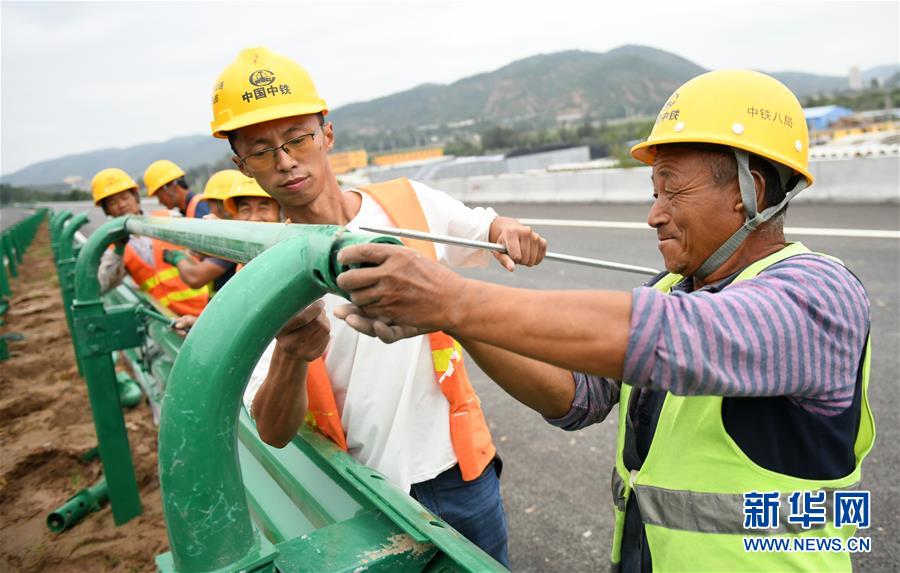(聚焦復工復產)(4)陜西:清子高速公路建設有序推進