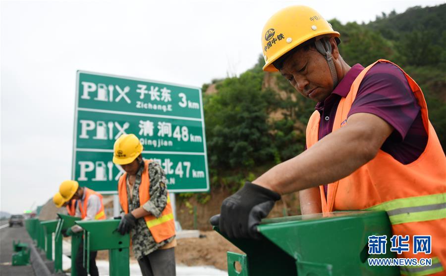 (聚焦復工復產)(2)陜西:清子高速公路建設有序推進