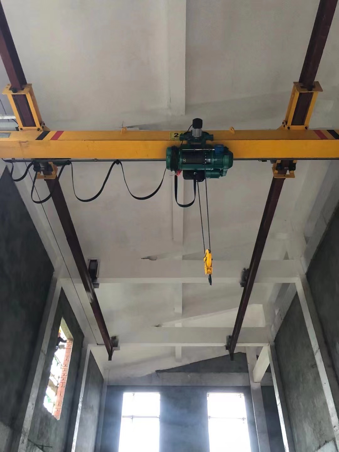 四川成都起重機(jī)懸臂吊 成都行車廠家、四川新盛華起重機(jī)有限公司