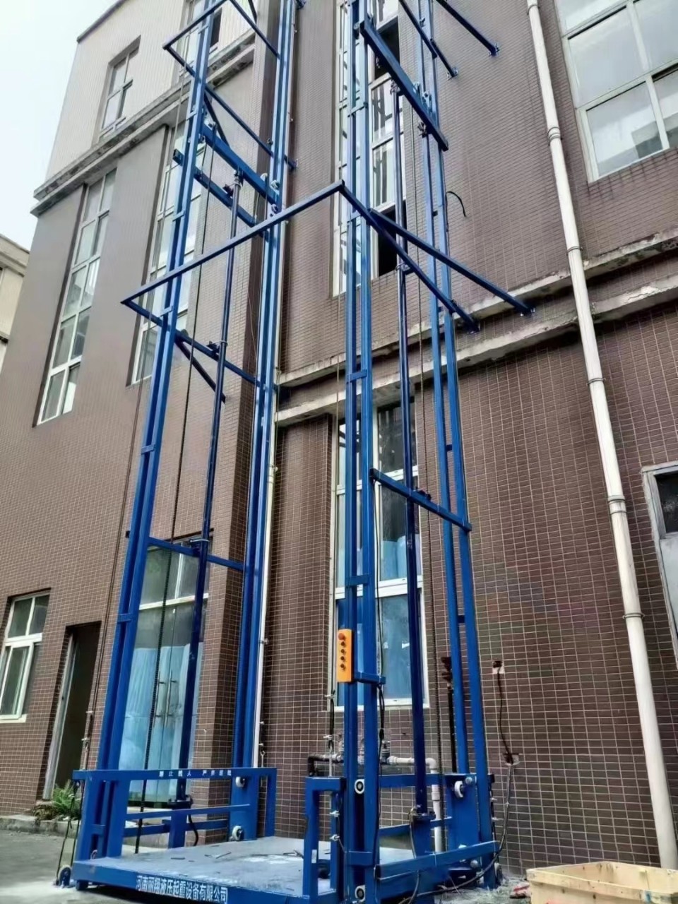 云南起重機廠家丨昆明貨梯銷售